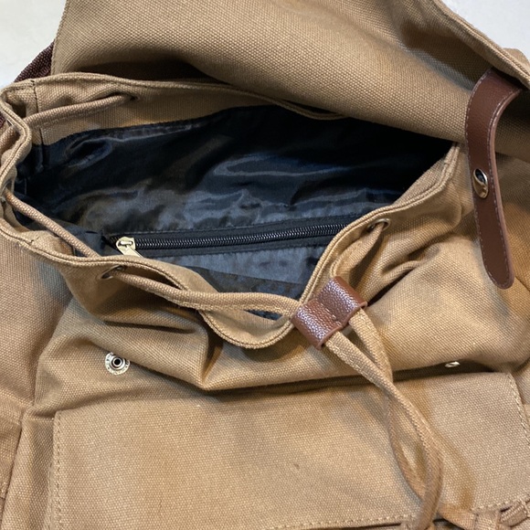 Backpack - Picture 4 of 5